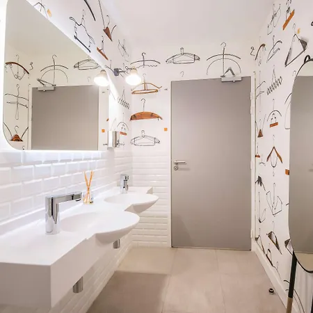 Ibis Styles Cap 3000 Aeroport Hotel