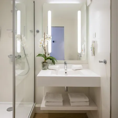 Hotel Ibis Styles Cap 3000 Aeroport 3*