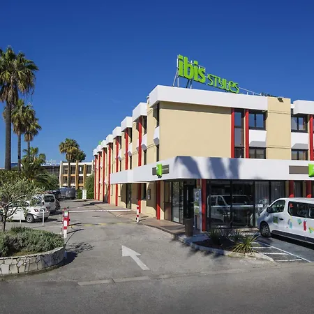 Ibis Styles Cap 3000 Aeroport 3*