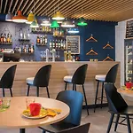 Ibis Styles Cap 3000 Aeroport 酒店