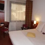 Ibis Styles Cap 3000 Aeroport 酒店