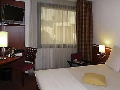 Hotel Ibis Styles Cap 3000 Aeroport