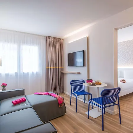 Hotel Ibis Styles Cap 3000 Aeroport