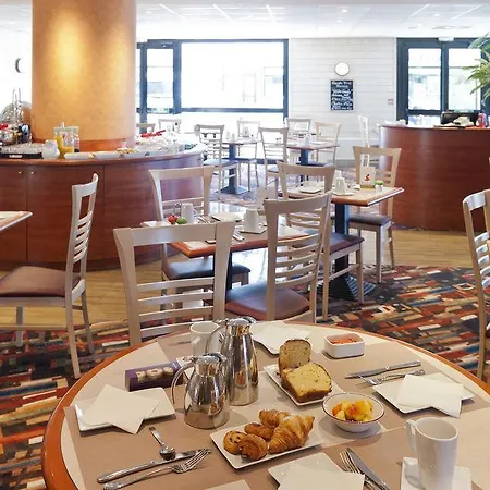 Hotel Ibis Styles Cap 3000 Aéroport 3*