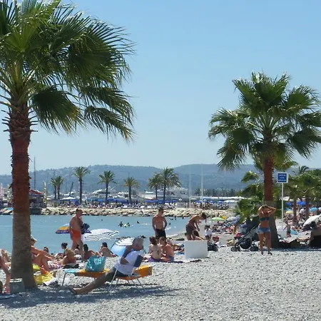 Hotel Ibis Styles Cap 3000 Aeroport