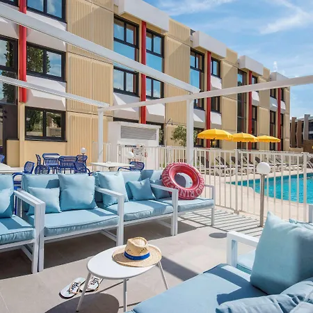 Hotel Ibis Styles Cap 3000 Aeroport