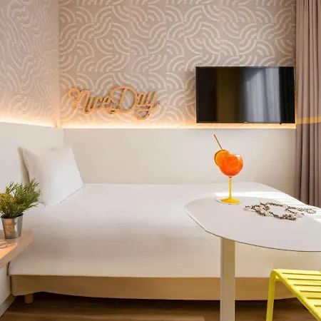 Hotel Ibis Styles Cap 3000 Aeroport 3*