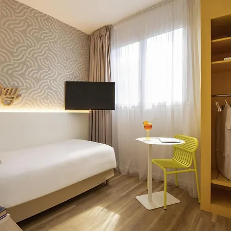 Ibis Styles Cap 3000 Aeroport 3*