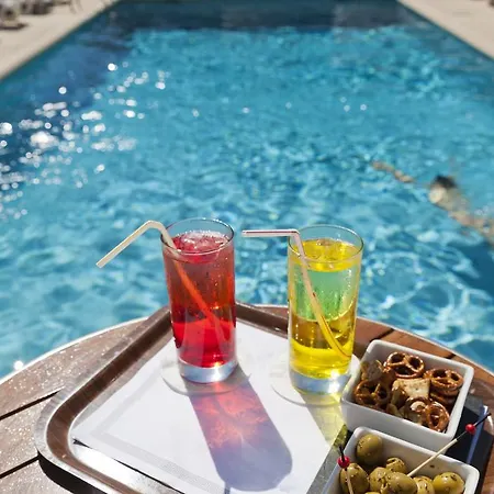 Ibis Styles Cap 3000 Aeroport Отель