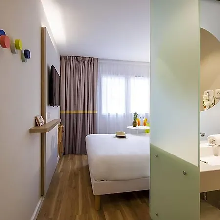 Ibis Styles Cap 3000 Aeroport Hotel 3*