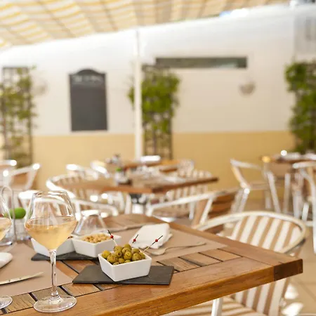 Ibis Styles Cap 3000 Aeroport Hotel