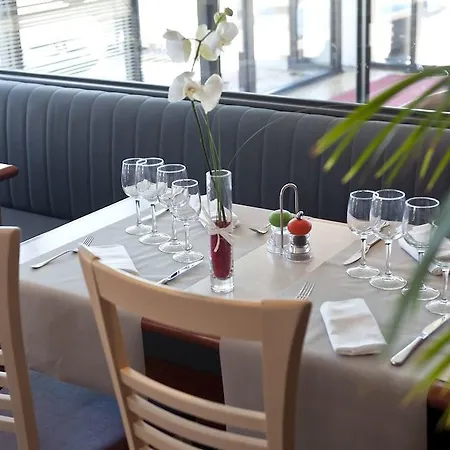 Hotel Ibis Styles Cap 3000 Aeroport 3*