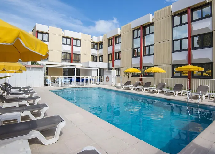 Ibis Styles Cap 3000 Aeroport מלון