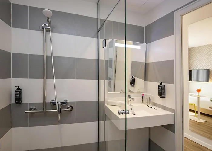 Ibis Styles Cap 3000 Aeroport מלון סאן-לורן-דו-ואר