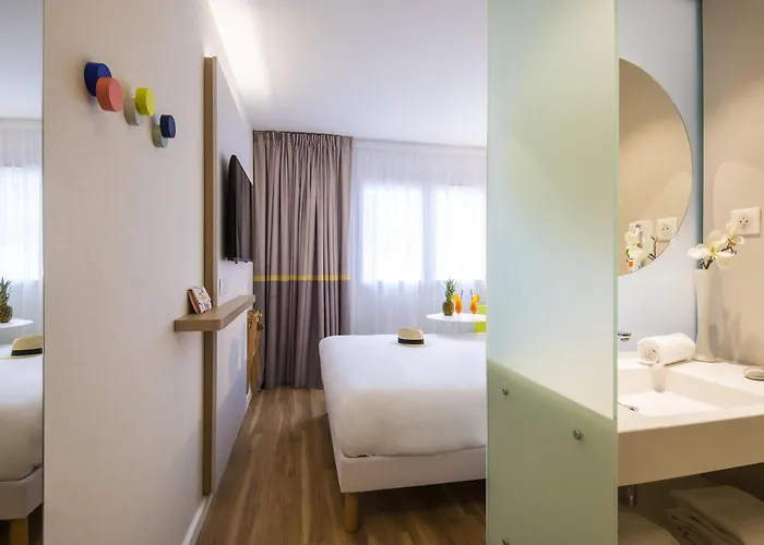 Ibis Styles Cap 3000 Aeroport מלון