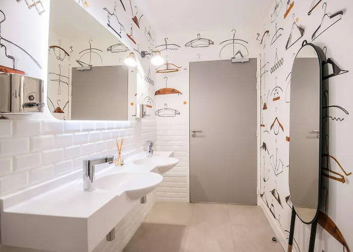 Ibis Styles Cap 3000 Aeroport מלון