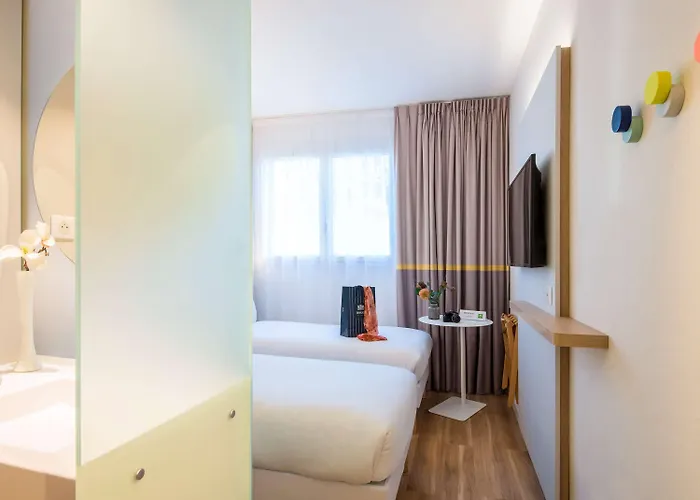 Ibis Styles Cap 3000 Aeroport מלון סאן-לורן-דו-ואר